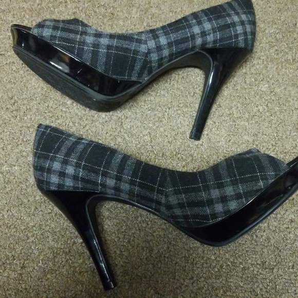 Heels - Picture 2 of 6